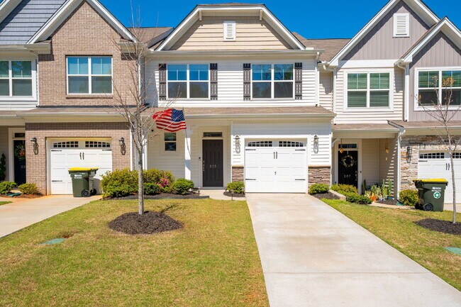 Building Photo - Sleek & Stylish 3 Bed, 2.5 Bath Townhome in Prime Location $2,050/mo rent