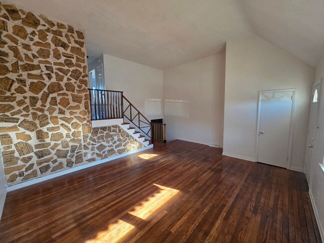 Building Photo - 1321 E 23rd St