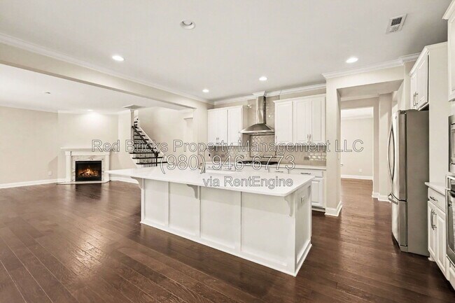 Building Photo - 145 Barclay Dr