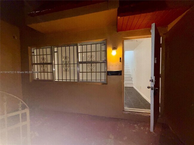 Building Photo - 4045 NW 19th St