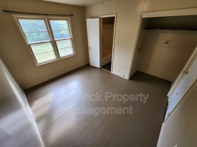 Building Photo - 509 N Division St