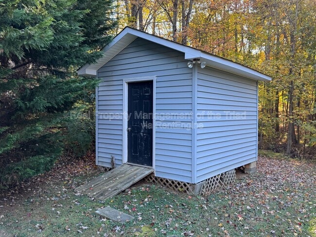 Building Photo - 4005 Sassafras Ct