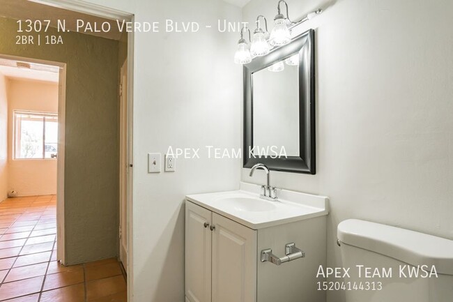 Building Photo - $1125- Lovely 2 Bed / 1 Bath Unit Availabl...