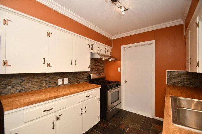 Building Photo - 5535 Berry Creek Dr