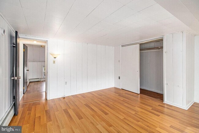 Building Photo - 330 W 3rd Ave