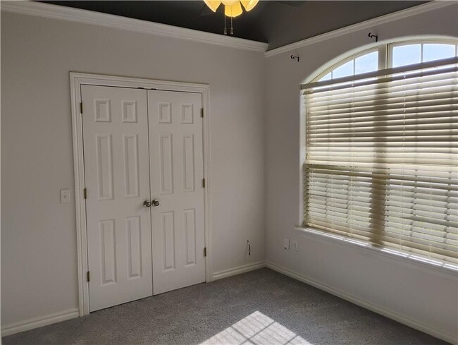 Building Photo - 320 Jack Perry Dr