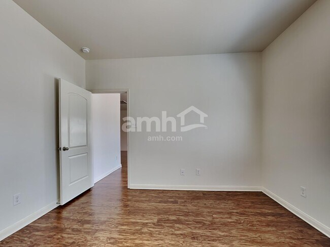 Building Photo - 1012 Summer Stream Rd