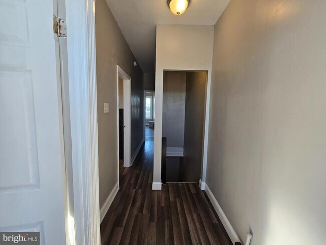 Building Photo - 1315 N 60th St