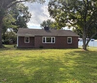 Building Photo - Spacious & Fully Renovated 4-Bedroom Home ...