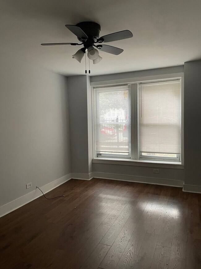 Building Photo - 851 N Mozart St