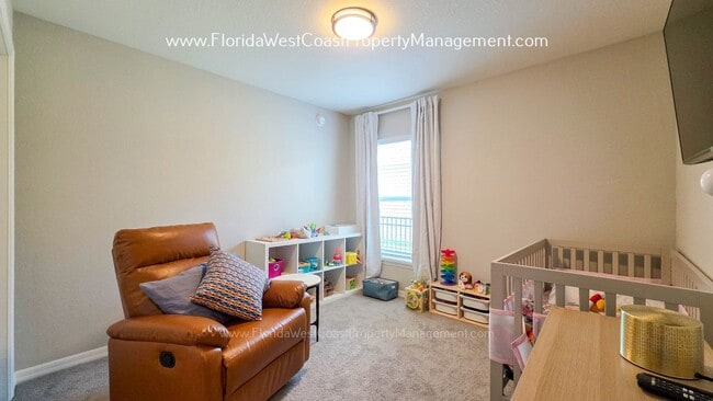 Building Photo - EXCEPTIONAL 3 BEDROOM/2 BATH HOME PLUS LARGE FENCED YARD! LONG TERM LEASE- UNFURNISHED!