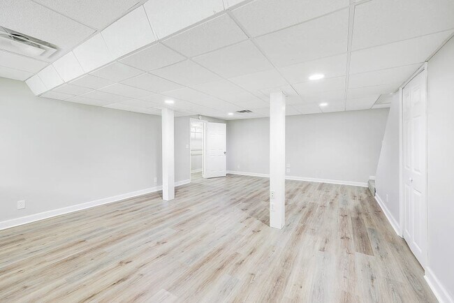 Building Photo - 106 Redondo Ct S