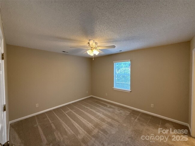 Building Photo - 517 Iverson Way