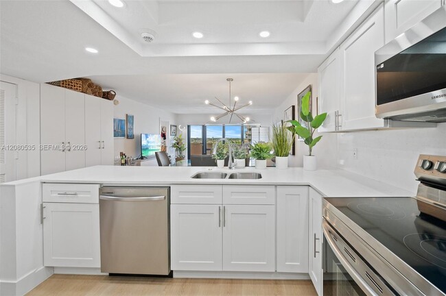 Building Photo - 5100 N Ocean Blvd