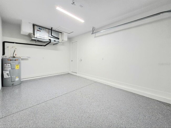 Building Photo - 3304 E North Bay St