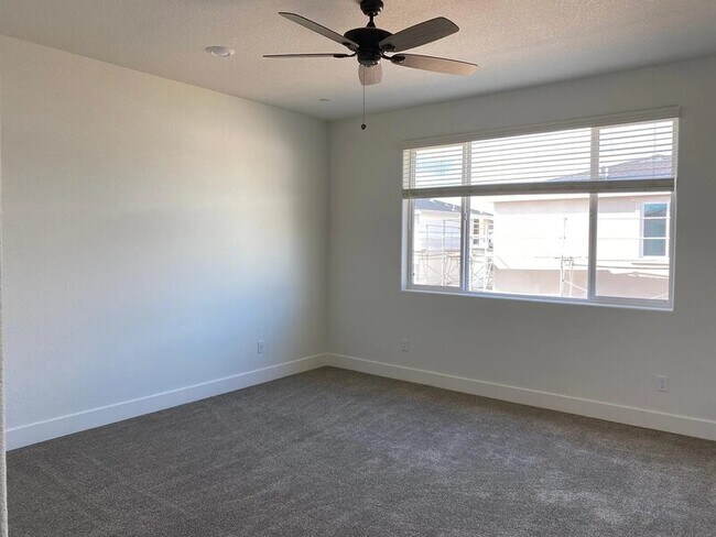 Building Photo - 2454 Fidalgo Wy