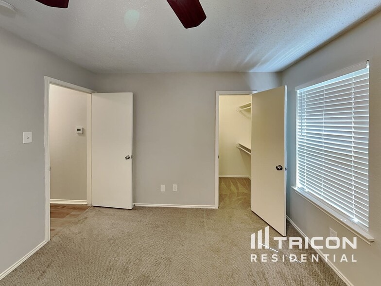 Building Photo - 4931 Darrow Ln