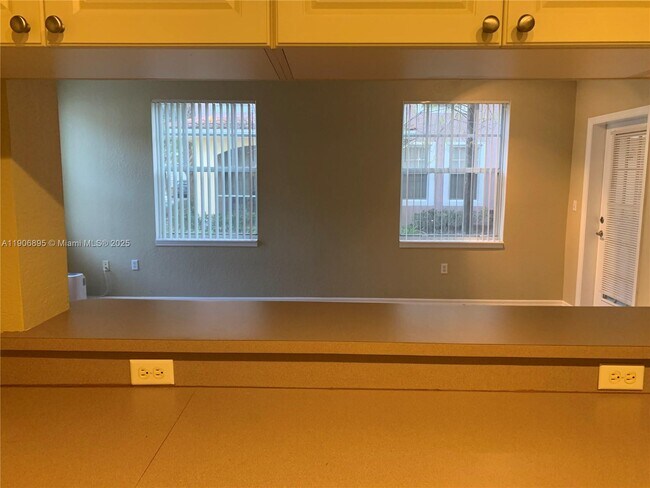 Building Photo - 6572 W Sample Rd