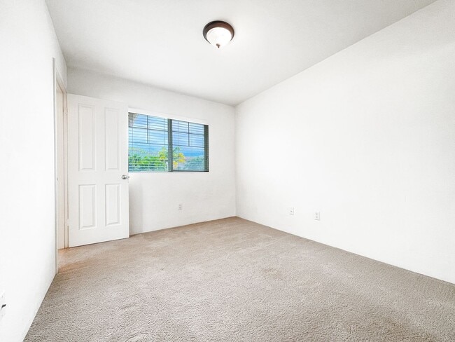 Building Photo - Pet-Friendly Townhouse with Central A/C