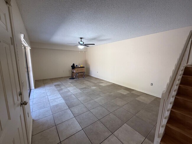 Building Photo - 5381 Elm Ct