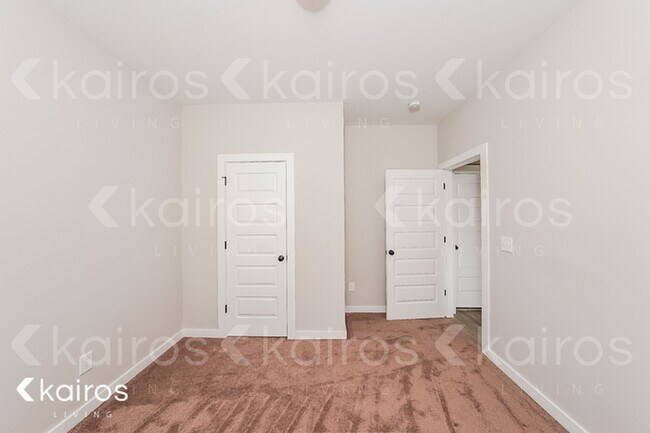 Building Photo - 180 White Oak Circle