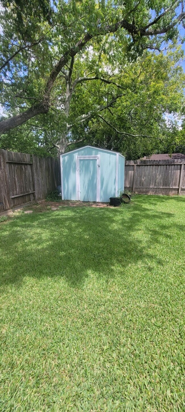 Building Photo - 1807 Sleepy Creek Way