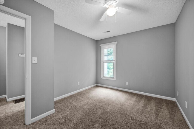 Building Photo - 2632 White Oak Ln