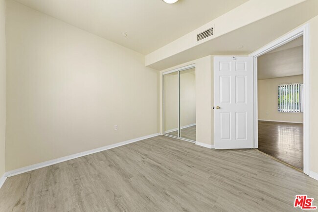 Building Photo - 6815 Baird Ave