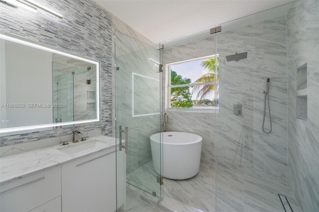 Building Photo - 5290 SW 134th Ave