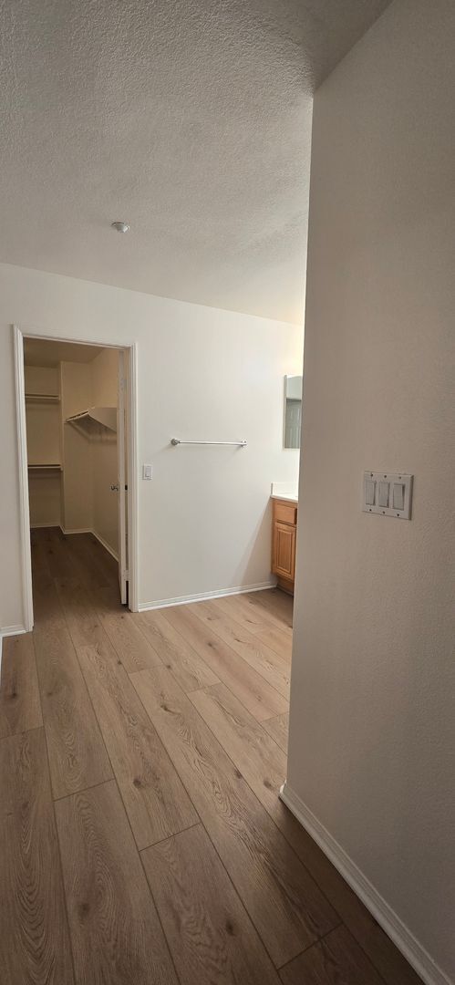 Building Photo - Spacious Redlands Family Home