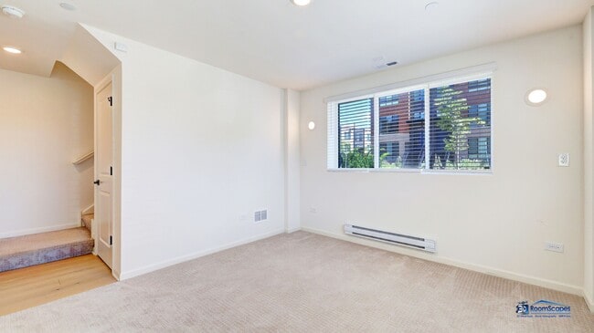 Building Photo - 2326 Venture Dr