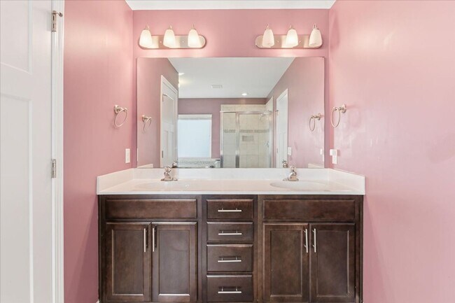 Building Photo - Welcome to Your Ideal Home: Where Luxury a...