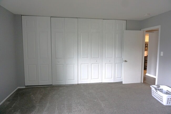 Building Photo - 2650 Brookwood Way Dr