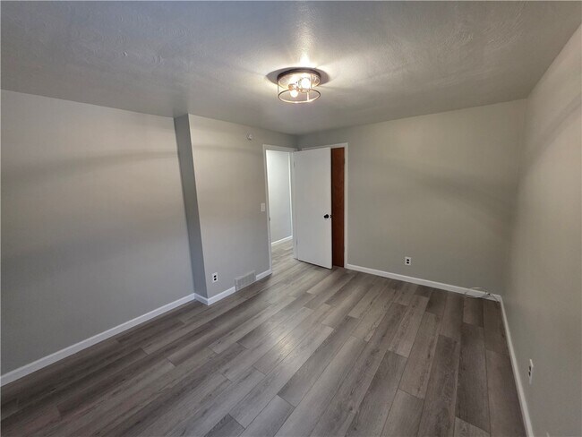 Building Photo - 2938 Lyell Rd