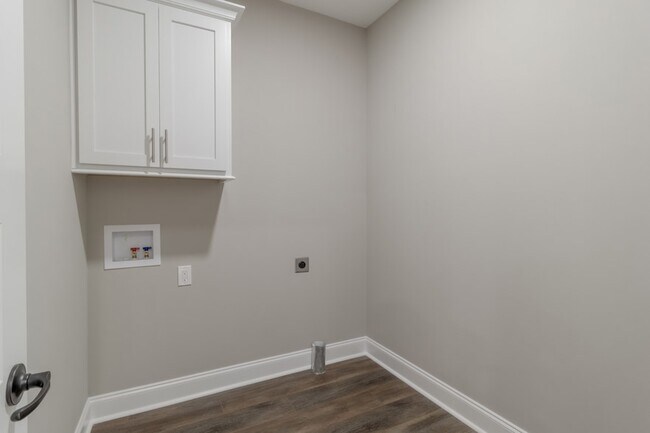 Building Photo - 1558 Hereford Blvd