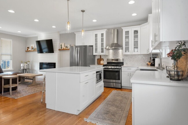 Building Photo - 213 Winchester St