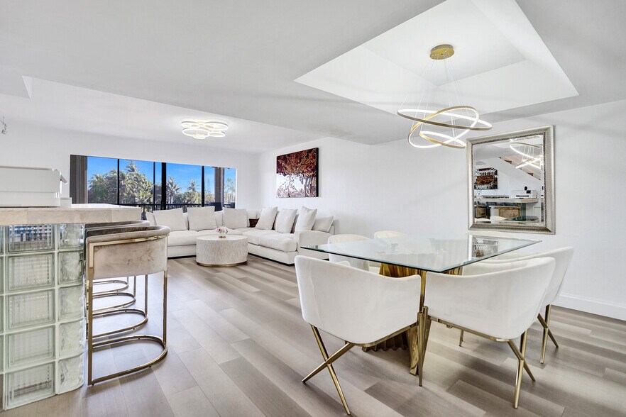 Building Photo - 270 Captains Walk