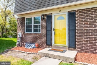 Building Photo - 37 Cardor Ct
