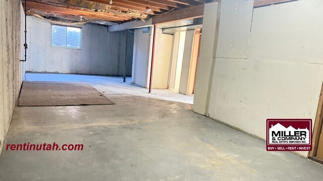 Building Photo - Newly Updated West Valley Rambler!