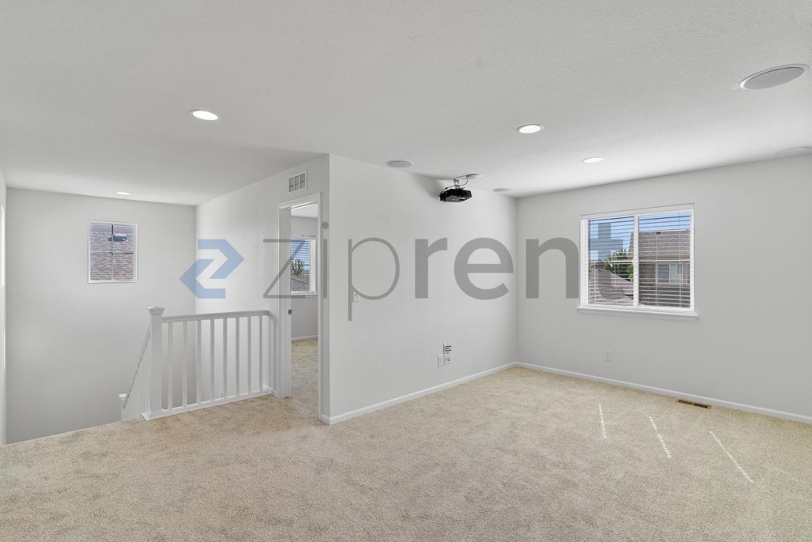 Building Photo - Unit