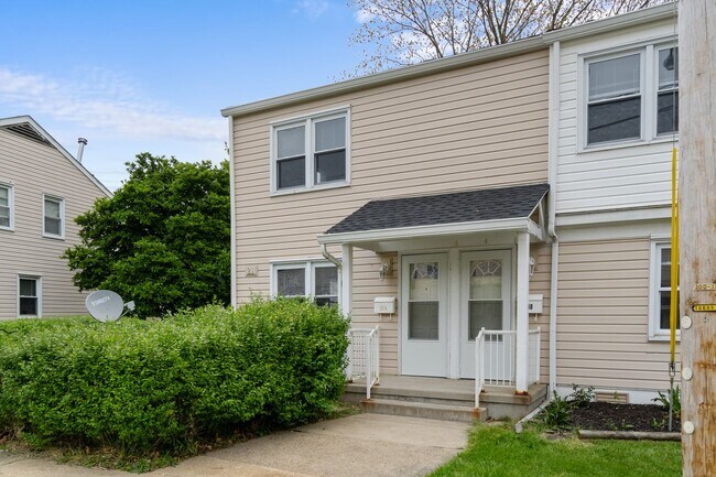 Building Photo - 2BR Townhouse in Midland, PA!!