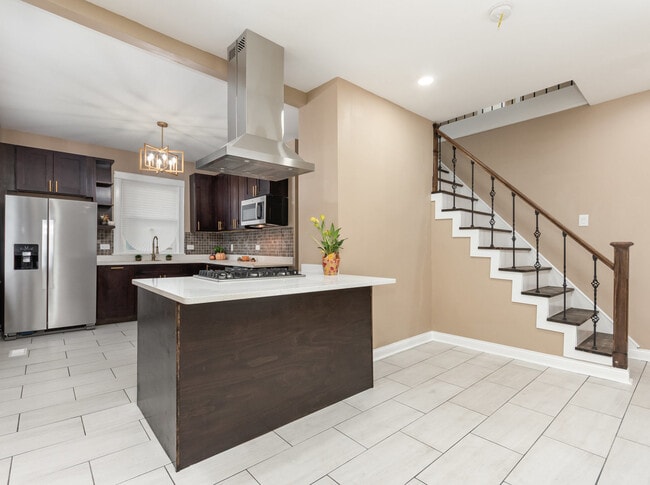 Building Photo - 7634 S May St