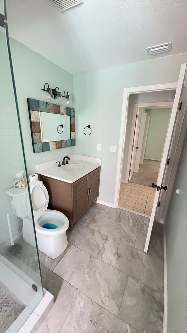 Building Photo - For Rent: A dazzling 5-bedroom, 3-bathroom...