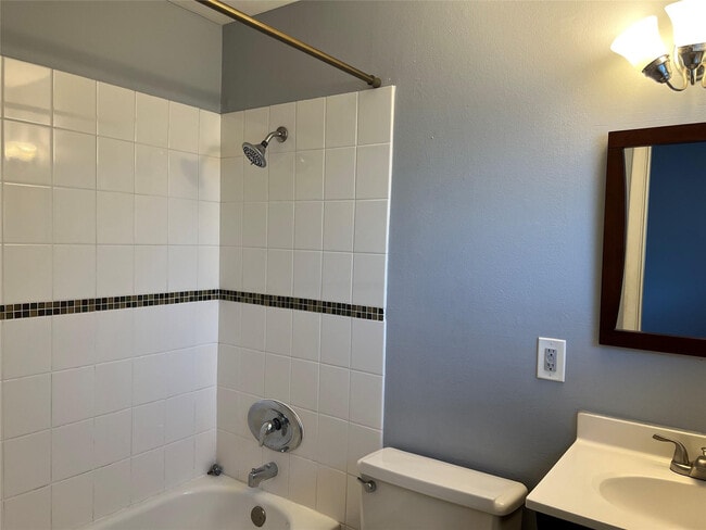 Building Photo - 5168 NE 6th Ave