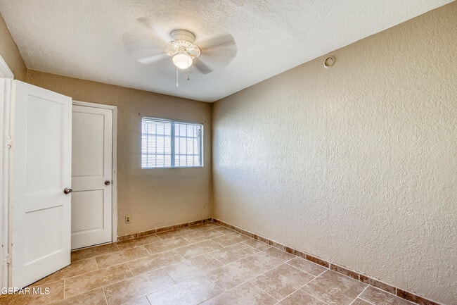 Building Photo - 3922 Hayes Ave