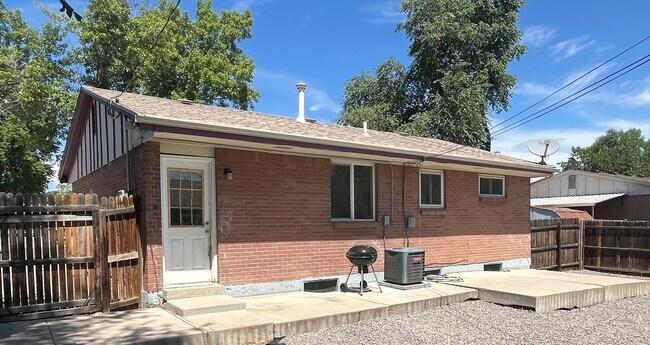 Building Photo - 9160 Cypress Dr