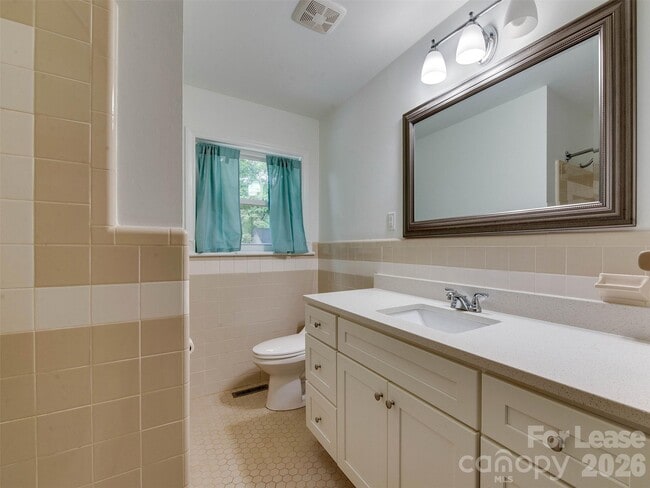 Building Photo - 5646 Oak Dr