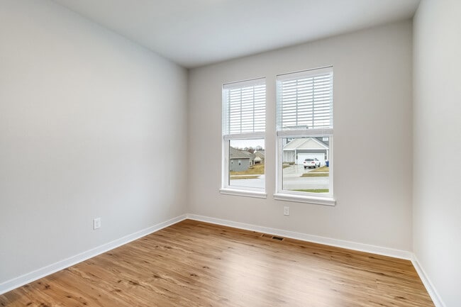 Building Photo - 670 Lambert Dr