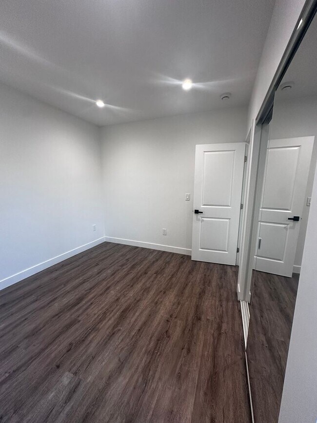 Building Photo - 611 Silver Strand Blvd