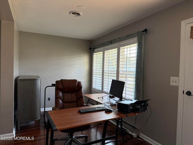 Building Photo - 116B Buckingham Dr